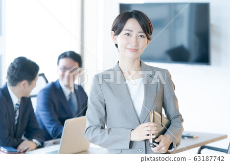 職業婦女 職場女強人 職場女性 63187742