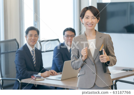 女企業家 女性白領 女商人 63187766