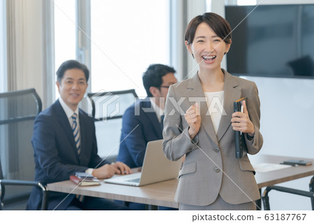 職業婦女 職場女強人 職場女性 63187767