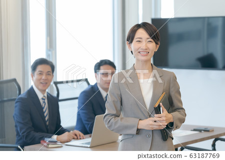 career woman, business woman, businesswoman 63187769