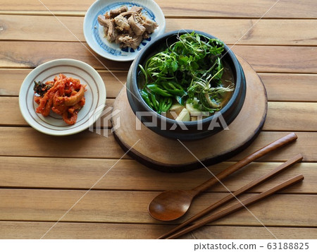 韓國傳統食品薺菜大醬湯 韓國傳統食品薺菜大醬湯 63188825