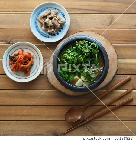 韓國傳統食品薺菜大醬湯 韓國傳統食品薺菜大醬湯 63188828