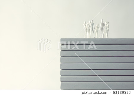 堆積的白皮書和人類 堆積的白皮書和人類 63189553