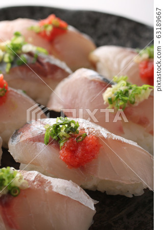 Various sushi 63189667