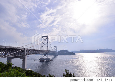 Huge bridge 63191644