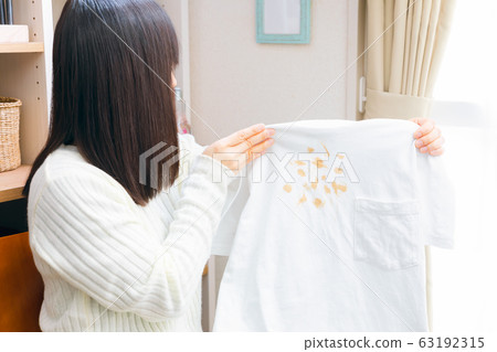 吃髒衣服的女人灑了 吃髒衣服的女人灑了 63192315