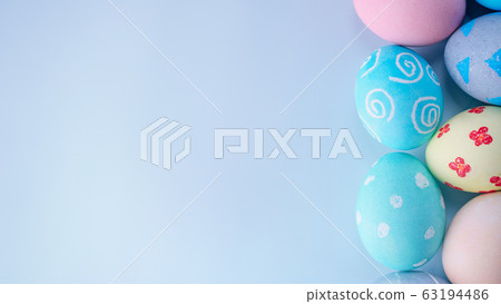 復活復活Ayadan手工製作的靛藍背景染色著色特殊雞蛋復活節彩蛋 63194486