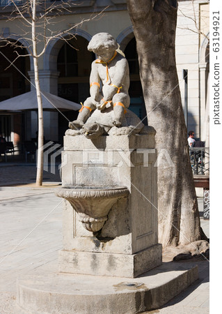Monument "Boy and Turtle" on Independence Square with ribbons with flag of Catalonia. The Catalan independence movement is a political movement historically derived Monument "Boy and Turtle" on Independence Square with ribbons with flag of Catalonia. The Catalan independence movement is a political movement historically derived 63194921