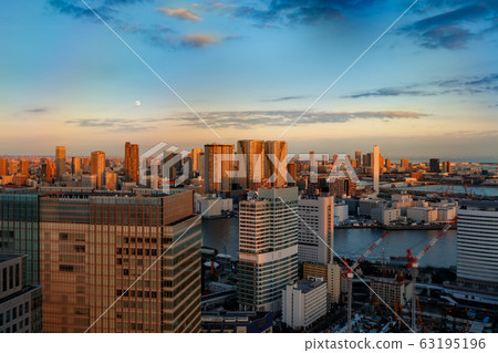 日落時從濱松町看向豐洲方向的建築物 日落時從濱松町看向豐洲方向的建築物 63195196
