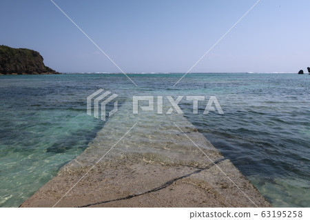 Okinawa Ukunohama Mid-Sea Road leading to the sea 63195258