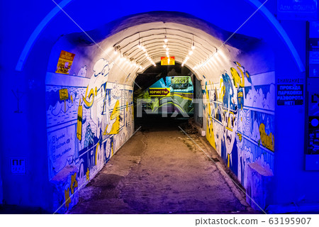 Tunnel blue 63195907