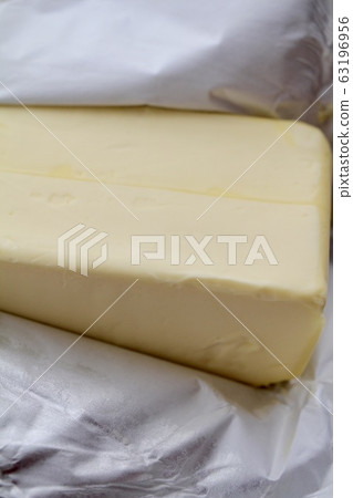撕掉包裝的市售黃油 63196956