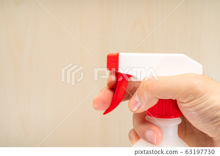 Protective face mask and sanitizer gel dispenser, 病毒, 傳染病, 生病, 疾病, 武漢肺炎, SARS, 流感, 感冒, 酒精, 新冠肺炎 63197730