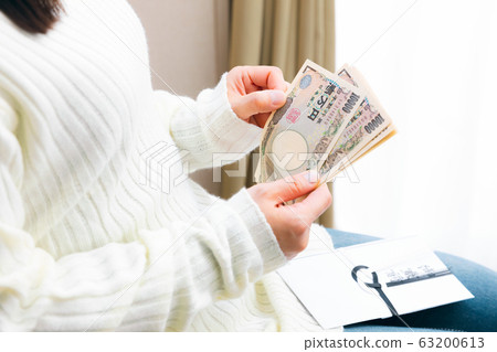 Koden: a woman preparing tens of thousands of yen Koden: a woman preparing tens of thousands of yen 63200613