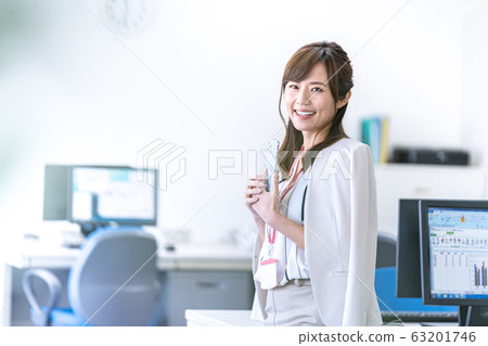 女商人,辦公室,智能手機 女商人,辦公室,智能手機 63201746