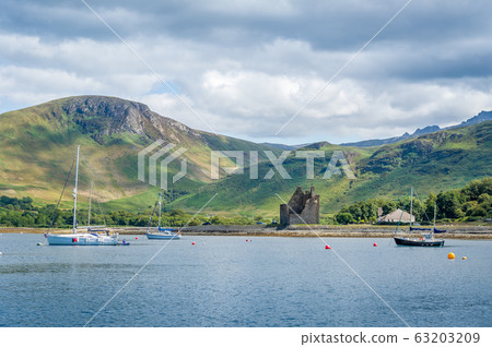 Lochranza bay and old fort ruins, Arran island. Lochranza bay and old fort ruins, Arran island. 63203209
