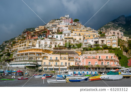 Small boats at Positano beach 63203312