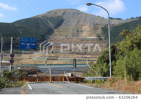Aso Ohashi Bridge collapsed in the Kumamoto Earthquake and reconstruction work 63206264