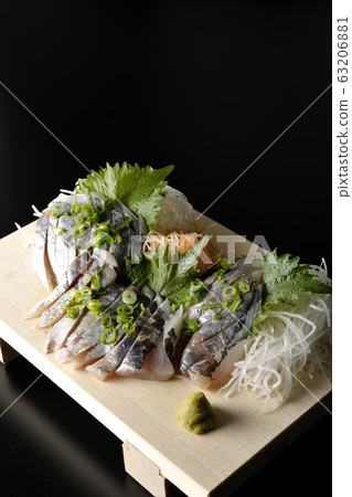 Horse mackerel sashimi 63206881