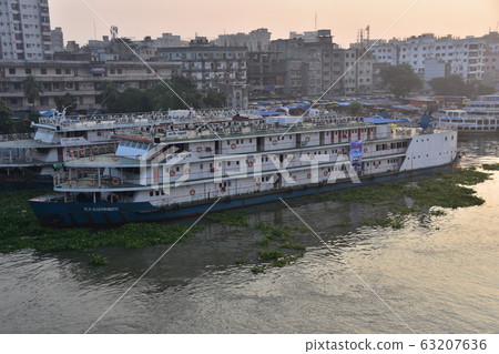 Dhaka, Bangladesh Beautiful Asahi and Old Town A Medium-sized Passenger Ship Along the Brigonga River Retro Hull 63207636