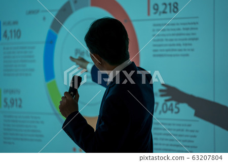 Presentation Presenter 63207804