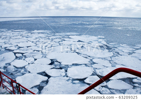 Drift ice in the Sea of Okhotsk Drift ice in the Sea of Okhotsk 63209325
