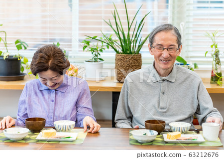 資深夫婦膳食場面 資深夫婦膳食場面 63212676