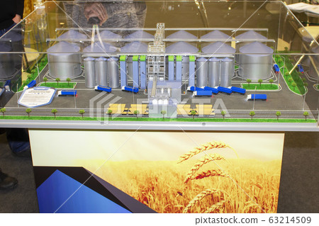 The granary model printed on the 3D printer. 63214509