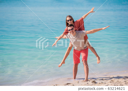 Little girl and happy dad having fun during beach vacation 63214621