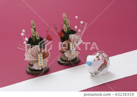 牛娃娃和迷你kadomatsu 牛娃娃和迷你kadomatsu 63216319