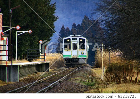 會津鐵道/柴油車在南會津路快速行駛 63218723