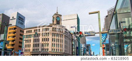 日本的東京城市景觀東京/銀座上的突然雲(東日本大地震9年,新的日冕)= 11日14:46 日本的東京城市景觀東京/銀座上的突然雲(東日本大地震9年,新的日冕)= 11日14:46 63218905