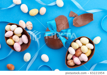 Chocolate Easter eggs with colorful candies Chocolate Easter eggs with colorful candies 63221954