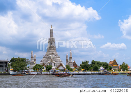 Wat Arun Ratchawararam (Temple of Dawn) and five Wat Arun Ratchawararam (Temple of Dawn) and five 63222638
