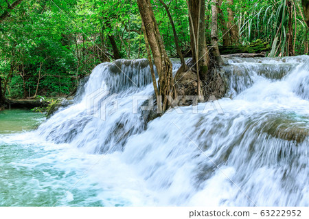 Huai Mae Khamin Waterfall level 7, Khuean 63222952