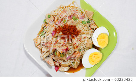 rice noodle salad with mackerel and boiled egg  63223423