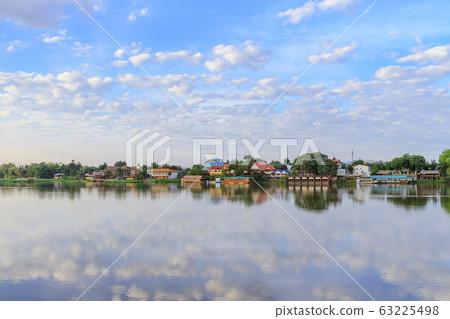 Peaceful Kamphaeng Phet town waterfront on Ping Peaceful Kamphaeng Phet town waterfront on Ping 63225498