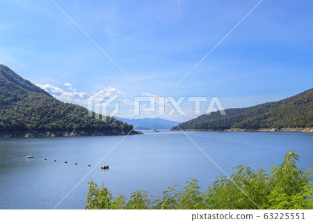 Bhumibol Dam with hydroelectric power plant and Bhumibol Dam with hydroelectric power plant and 63225551