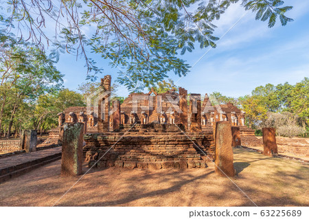 Wat Chang Rob temple in Kamphaeng Phet Historical Wat Chang Rob temple in Kamphaeng Phet Historical 63225689