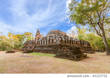 Wat Chang Rob temple in Kamphaeng Phet Historical Wat Chang Rob temple in Kamphaeng Phet Historical 63225732