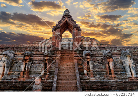 Ancient gate at Wat Chang Rob temple in Kamphaeng Ancient gate at Wat Chang Rob temple in Kamphaeng 63225734