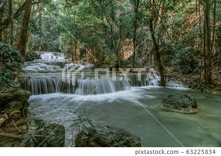 Huai Mae Khamin Waterfall tier 1, Khuean 63225834