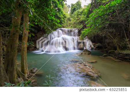 Huai Mae Khamin Waterfall tier 3, Khuean 63225851