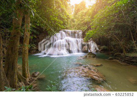 Huai Mae Khamin Waterfall tier 3, Khuean 63225852