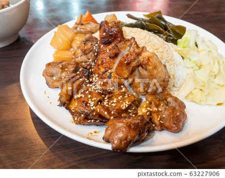 rice with grilled chicken on wood table 63227906