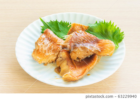 煮紅色的魚 63229940