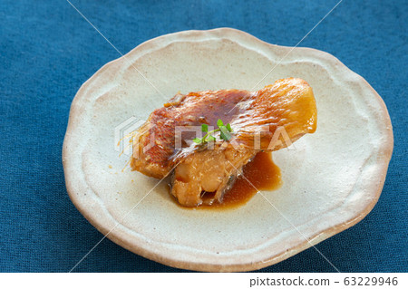 煮紅色的魚 63229946