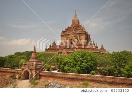 Old Bagan temple and ruins in Myanmar Old Bagan temple and ruins in Myanmar 63233160