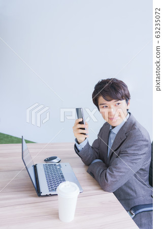 Business Smartphone Call 5G Web Conference PC Laptop Mouse Mouse Telework Male Japanese 63235072