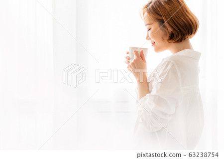 Bride pregnant woman newlyweds Bride pregnant woman newlyweds 63238754